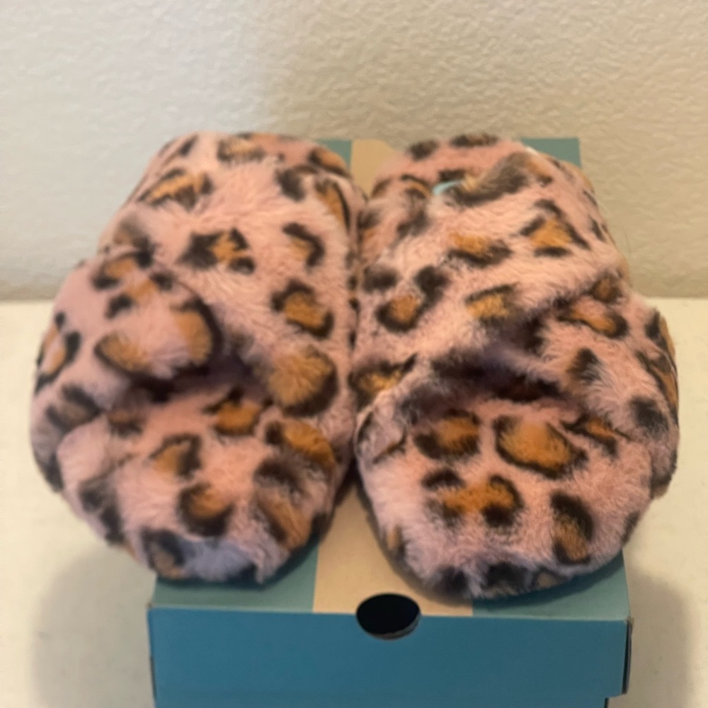 TOMS Pink Spanish Villa Cheetah Print Faux Fur Slippers - Picture 2 of 16